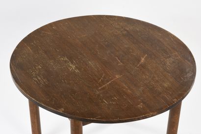 null TRAVAIL FRANÇAIS 1950

Table en chêne teinté marron foncé à quatre pieds rondins...