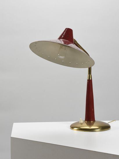 null TRAVAIL ITALIEN 1950

Lampe de table à base circulaire renflée en laiton doré...