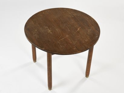 null TRAVAIL FRANÇAIS 1950

Table en chêne teinté marron foncé à quatre pieds rondins...