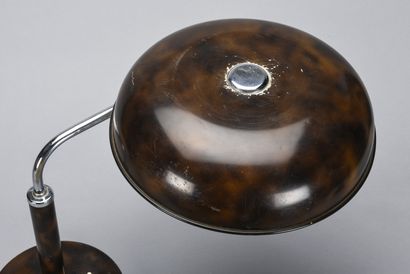 null Alfred MÜLLER (XX ème)

Lampe de table articulée modèle Quick à base circulaire...
