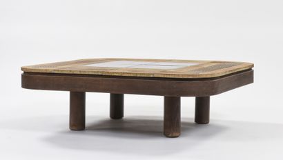 null Roger CAPRON (1922-2006)

Table basse modèle SOU-CHONG à plateau incurvé à décor...