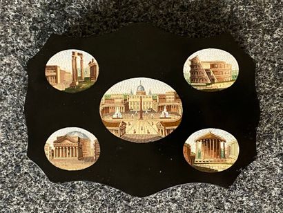 null Presse papier en micro mosaïque figurant les principaux monuments de Rome 

Socle...