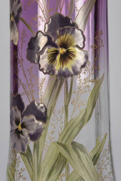 null Paire de vases en verre de couleurs émaillé et doré 

Vers 1900

H : 36cm