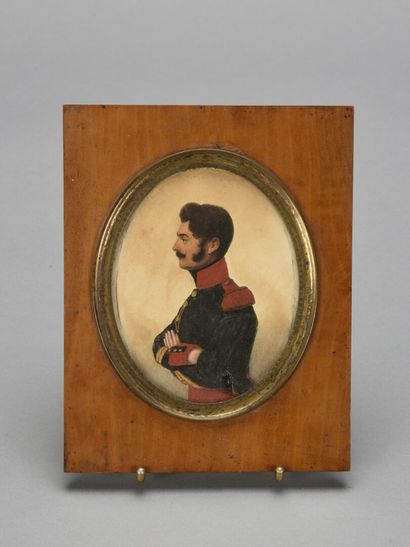 null Trois miniatures sur papier : portrait d'officier vers 1830, portrait de femme...