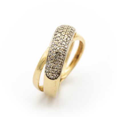 null Bague croisée en or jaune (750) 18K sertie de diamants. 

Poids : 4,90 g TDD...