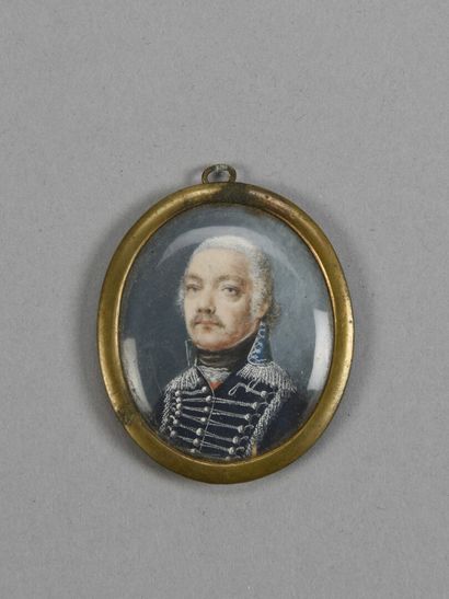 null Portrait d'officier de cavalerie

Miniature ovale sur ivoire 

Porte au revers...