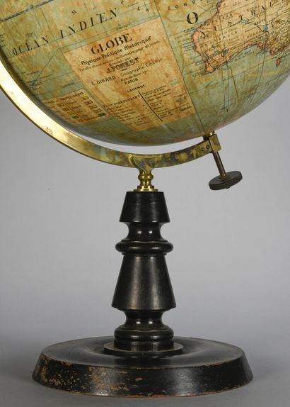 null Important globe terrestre au 1/25 millionième

Dressé par J. FOREST vers 1890

Piètement...