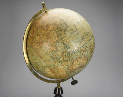 null Important globe terrestre au 1/25 millionième

Dressé par J. FOREST vers 1890

Piètement...