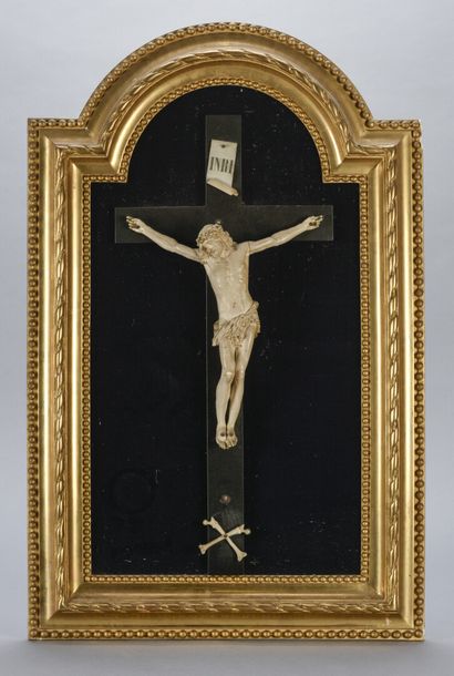 null Christ en ivoire sculpté

Cadre en bois doré 

19ème siècle

H totale 70 cm...