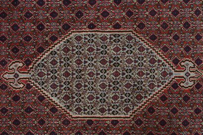 null Tapis Senneh, en laine à motif Boukhara 302 x 198 cm