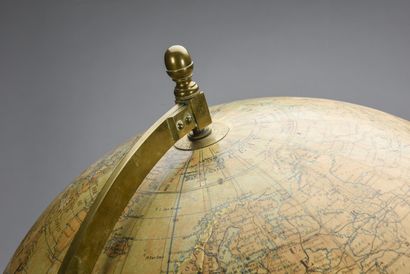 null Important globe terrestre au 1/25 millionième

Dressé par J. FOREST vers 1890

Piètement...