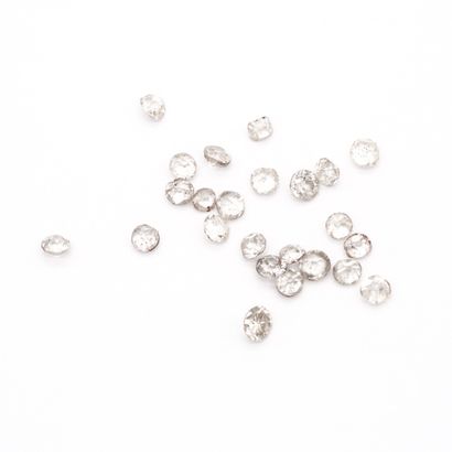 null 24 diamants taille ancienne pour un poids total de 1,68 carat environ.