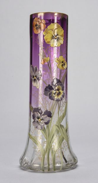 null Paire de vases en verre de couleurs émaillé et doré 

Vers 1900

H : 36cm