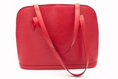 null LOUIS VUITTON. Lussac Epi en cuir rouge. Porté épaule. Bon état. 

Dimensions...