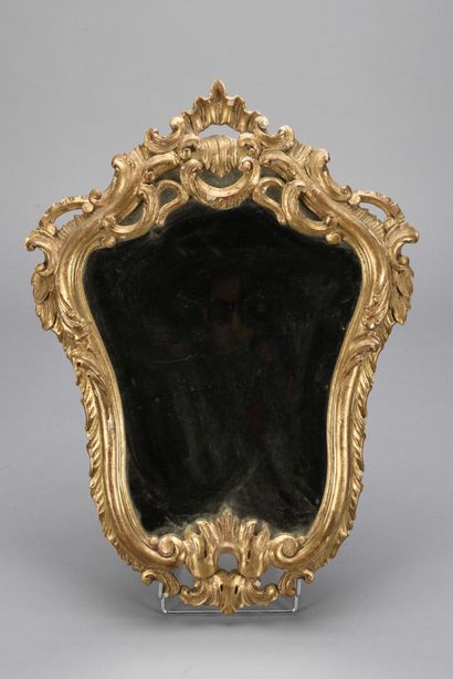 null Miroir de type vénitien en bois doré

19ème siècle

H : 59 - L : 45 cm