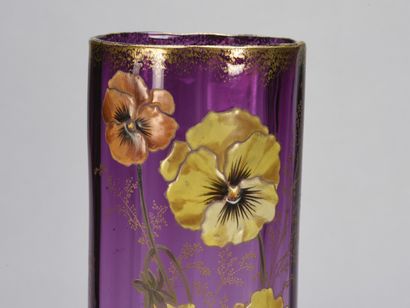 null Paire de vases en verre de couleurs émaillé et doré 

Vers 1900

H : 36cm