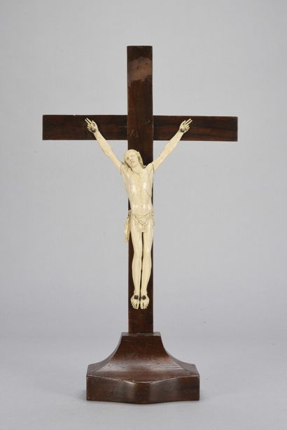 null Christ en ivoire sculpté en haut-relief

18ème siècle 

H du sujet : 26cm -...