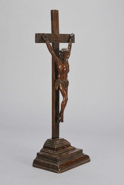 null Christ en ronce sculpté et finement ciselé 

Travail populaire, fin 18ème siècle...