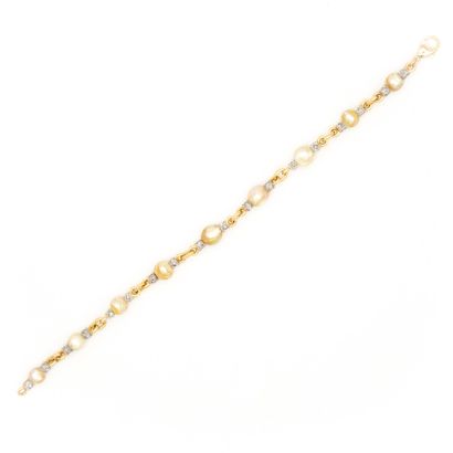 null Bracelet souple en or jaune (750) 18K ornés de perles baroques ponctuées de...