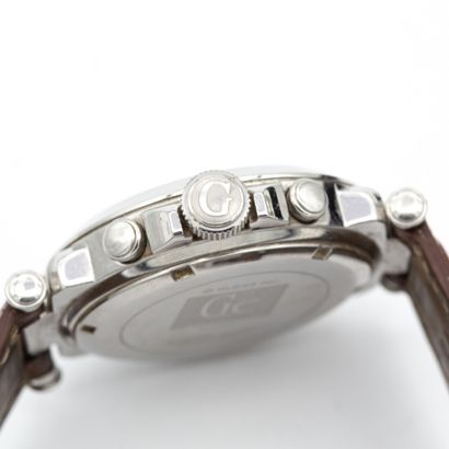 null GUESS Collection. Montre bracelet homme boîtier rond en acier, cadran argent...