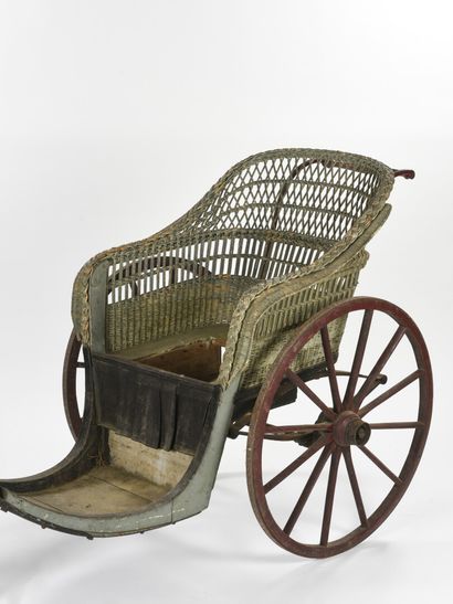 null Fauteuil de malade à trois roues en rotin bois laqué et métal

19ème siècle

H...