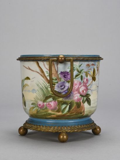null Cache pot à décor d'oiseaux, monture en laiton doré

Epoque Napoléon III