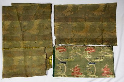 null Trois documents de soie du XVIIIe siècle pour étude, archive ou décoration....