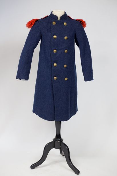 null Un manteau de sapeur pompier d'infanterie pour garçonnet en drap de laine bleu...