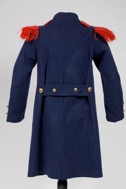 null Un manteau de sapeur pompier d'infanterie pour garçonnet en drap de laine bleu...
