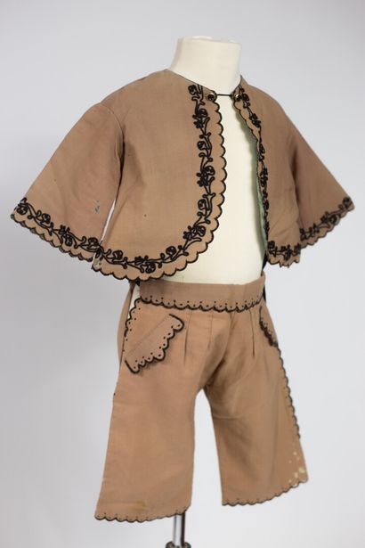 null Un ravissant ensemble paletot et culotte d'enfant Napoléon III Circa 1860/1870....