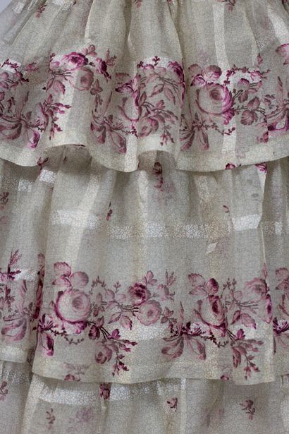 null Belle robe de jour à crinoline ronde en voile de coton imprimé de roses violine...