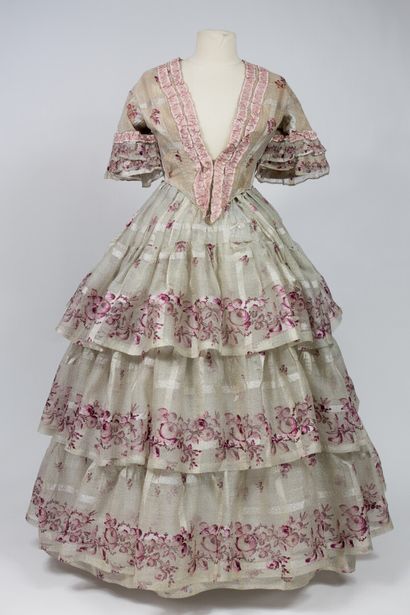 null Belle robe de jour à crinoline ronde en voile de coton imprimé de roses violine...