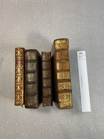 null Un ensemble de 4 volumes reliés cuir XVIIe/XVIIIe : Les oeuvres de Monsieur...