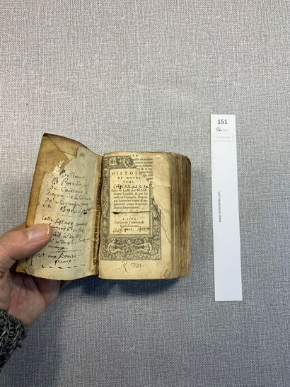null Paradin. Histoire de notre temps. 1 volume in-12 relié vélin. Lyon 1558. Lacunes...