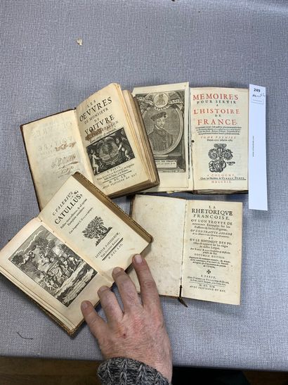 null Un ensemble de 4 volumes reliés cuir XVIIe/XVIIIe : Les oeuvres de Monsieur...
