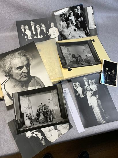 null [Théâtre]. Comédie française. Un album de photographies originales suivant la...