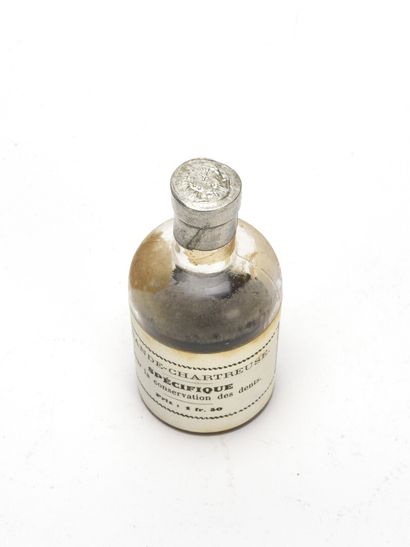 null LIQUEUR FIOLE PRÉPATION POUR LES DENTS N°3 VERS 1900 " spécifique pour la conservation...