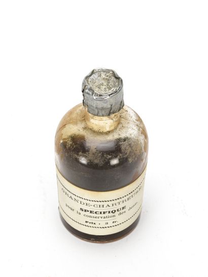 null LIQUEUR FIOLE PRÉPATION POUR LES DENTS N°2 VERS 1900 " spécifique pour la conservation...