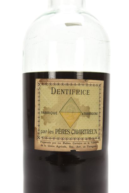 null 1 B DENTIFRICE (fabriqué à Tarragone par les Pères Chartreux) (14,5 cm; e.t.h....