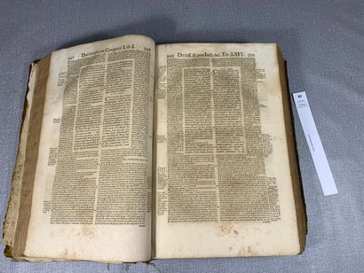 null [Décrets de Grégoire IX]. Un fort volume in-folio XVIIe relié pleine peau. Page...