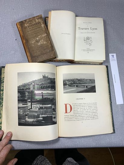 null [Lyon]. Un ensemble de 3 volumes XIXe/XXe : A travers Lyon par Monsieur Josse,...