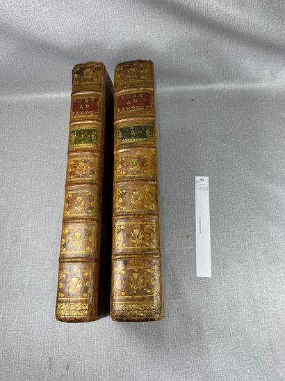 null Jean Voet. Commentaires et Pandectes. 2 volumes in-folio. 1778. Relié