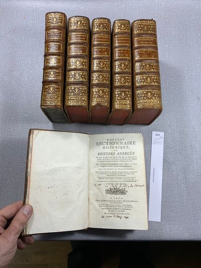 null Nouveau dictionnaire historique. 6 volumes (complet). Reliés plein cuir. Caen,...