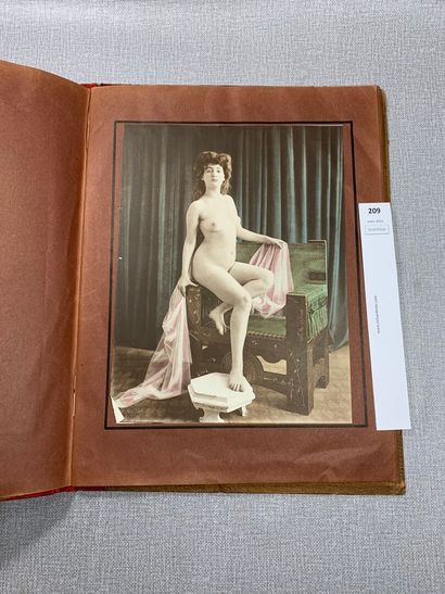 null [Curiosa]. La Vénus Moderne. 1 volume in-folio constitué de 32 planches en couleur...