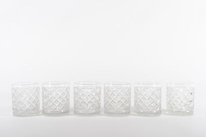 null 6 gobelets en cristal taillé à fond étoilé à décor d'une résille de cubes guillochés

Epoque...
