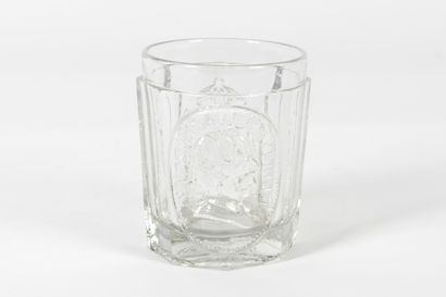 null Gobelet en verre moulé pressé au profil de Napoléon III

H. 9 cm