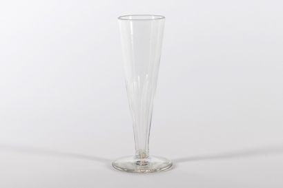 null 8 flûtes à champagne en cristal taillé à pans 

H. 17 cm