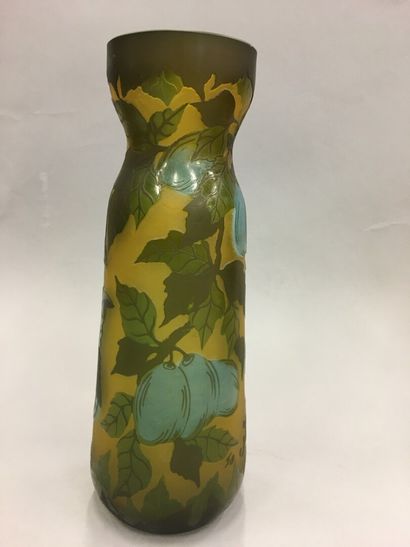 null Vase GALLE signature apocryphe à décor de prunes

H : 24 cm