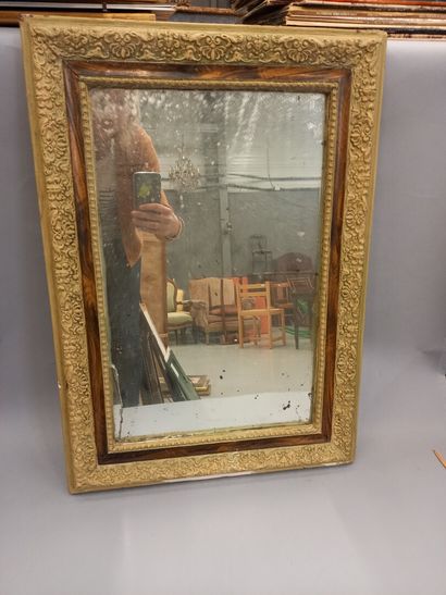 null Un miroir en laiton

67 x 45 cm