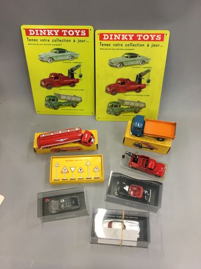 null Lot de voitures dont réédition Dinky Toys, panneau de signalisation